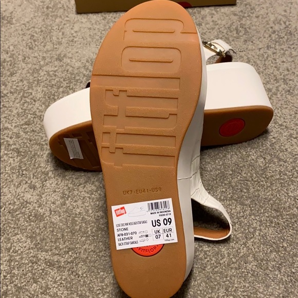 Lovingly worn Fitflop Eloise croc-print stone - Picture 3 of 3